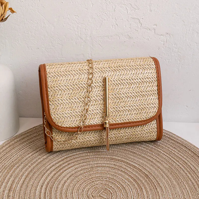 Trendy and versatile straw bag