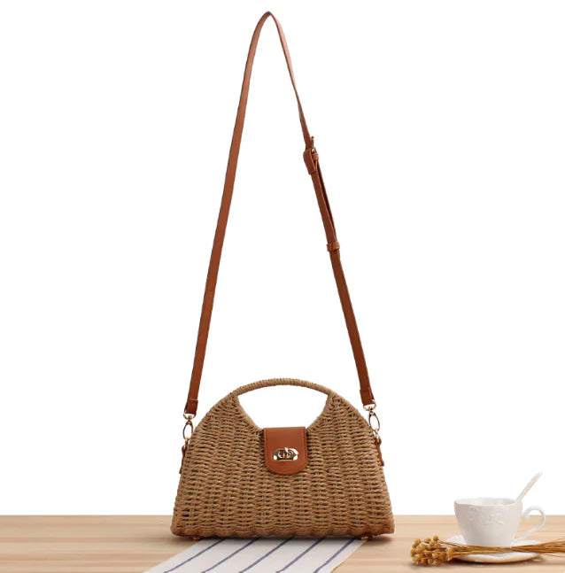 Trendy woven straw bag