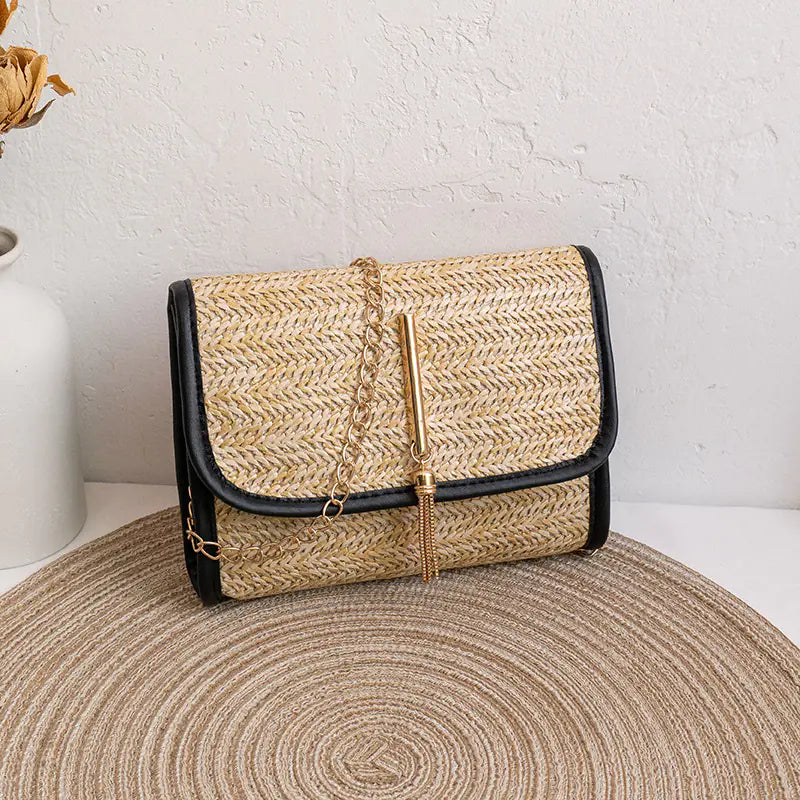 Trendy and versatile straw bag