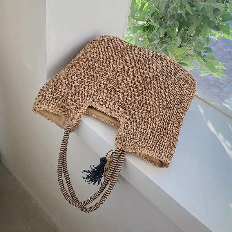 Straw shoulder bag