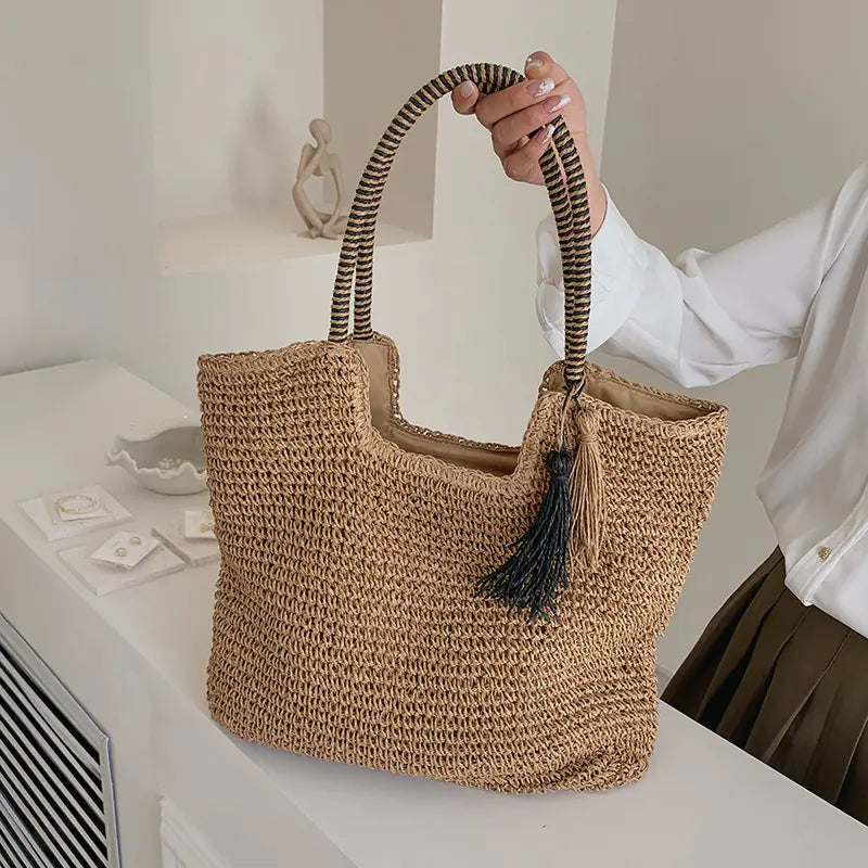 Straw shoulder bag
